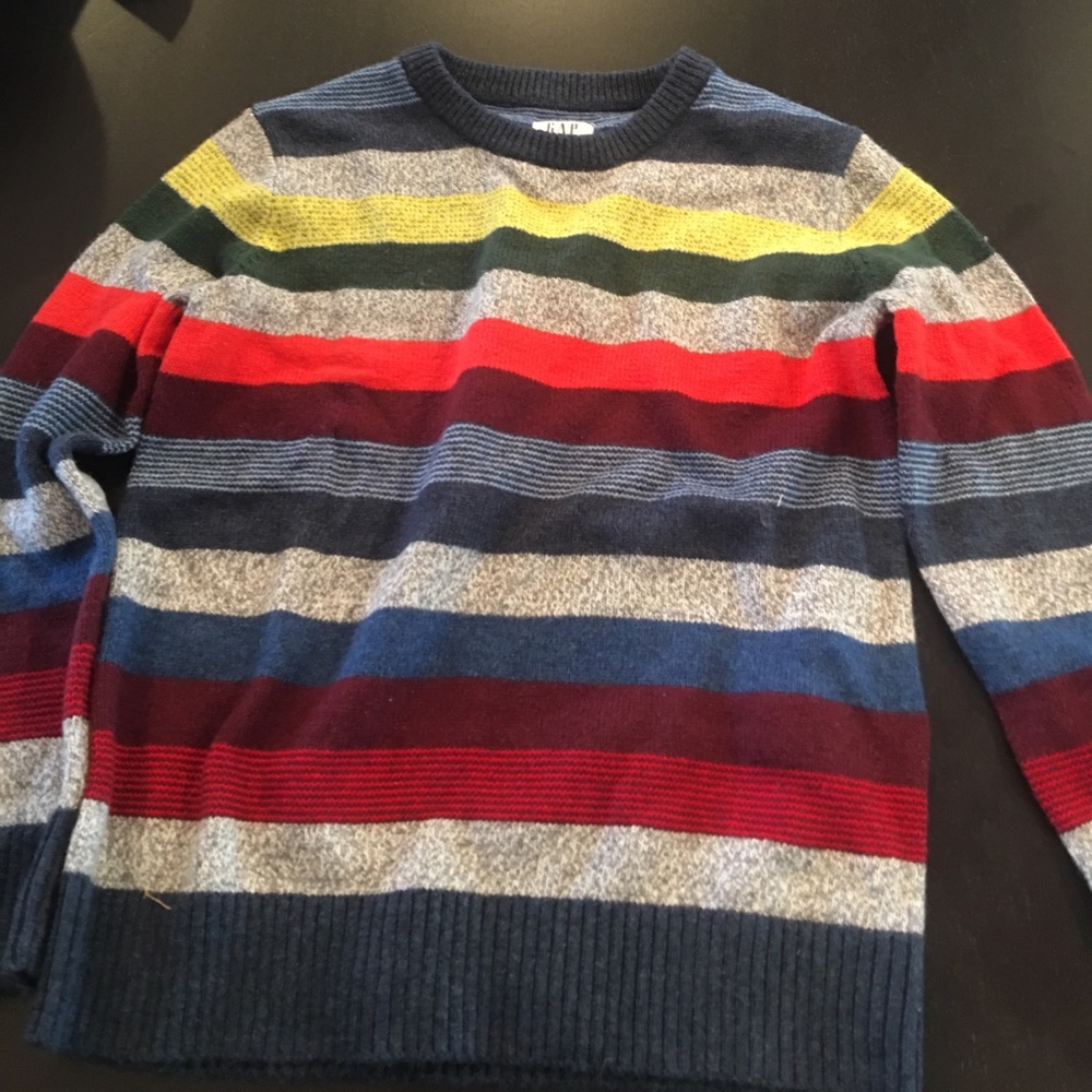 Gap sweater